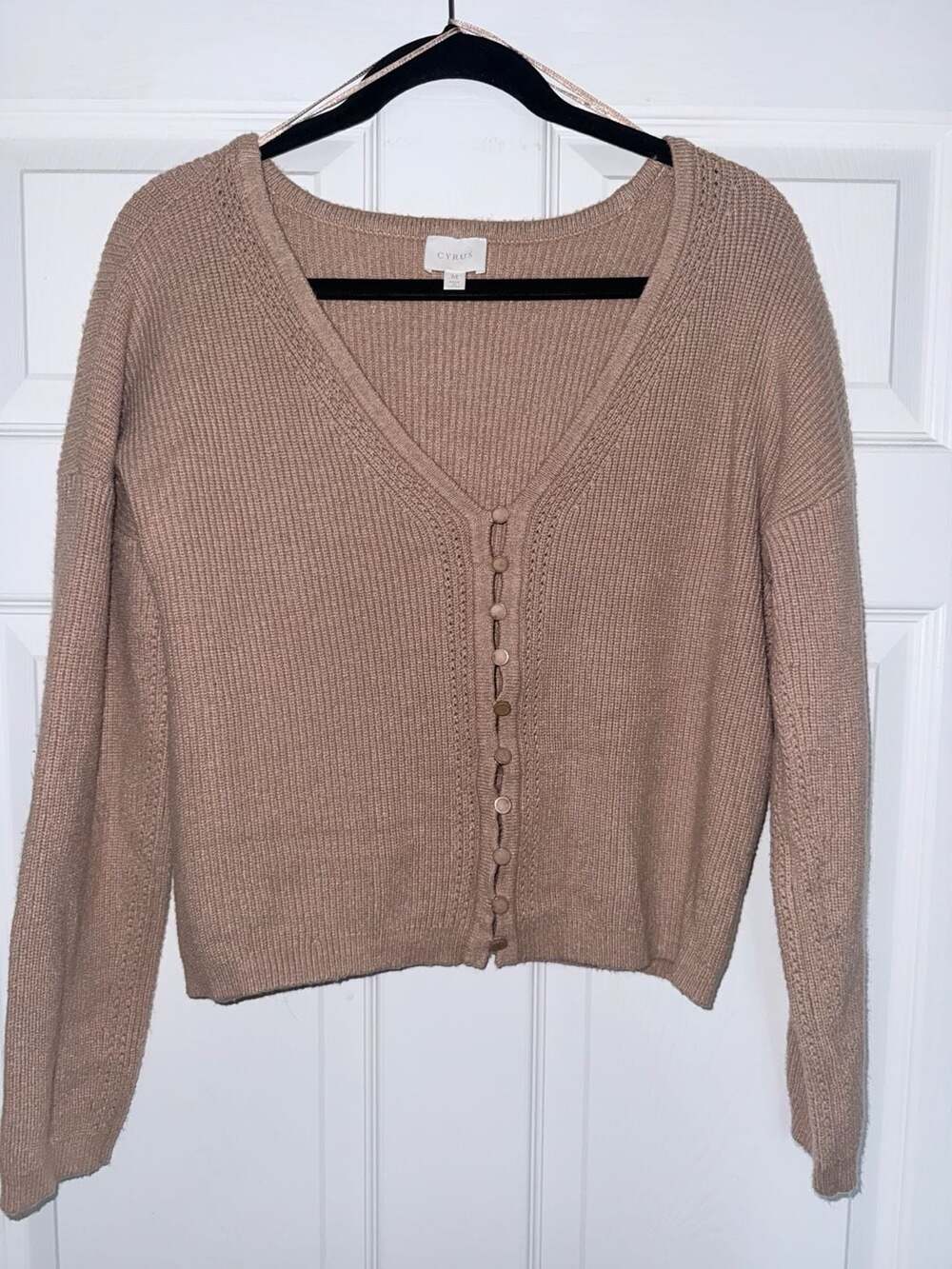 Cyrus Women's Ribbed V-Neck Button-Front Cropped Cardigan
